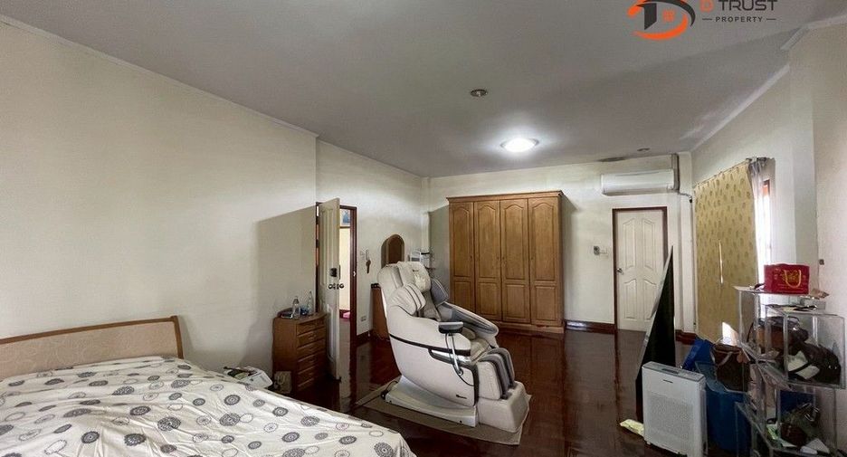 For sale 4 bedrooms house in Mueang Samut Prakan, Samut Prakan
