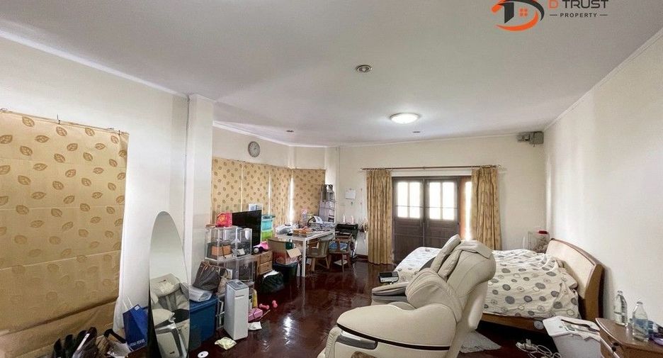 For sale 4 bedrooms house in Mueang Samut Prakan, Samut Prakan