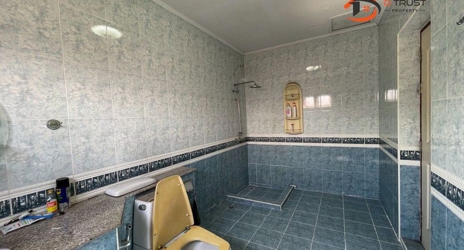 For sale 4 bedrooms house in Mueang Samut Prakan, Samut Prakan