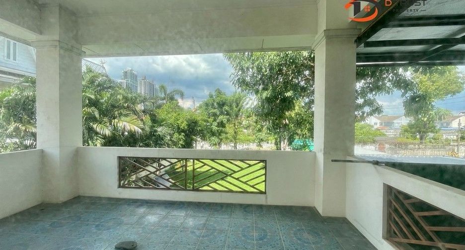 For sale 4 bedrooms house in Mueang Samut Prakan, Samut Prakan