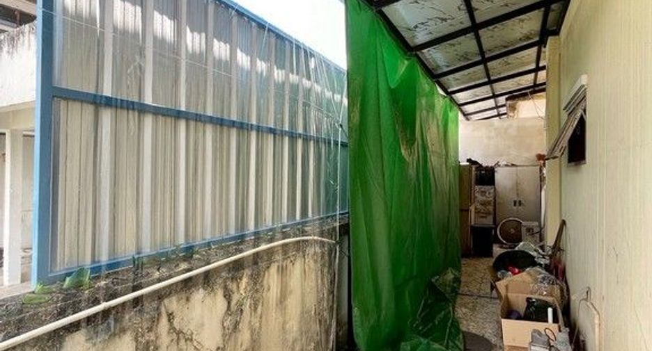 For sale 4 bedrooms house in Mueang Samut Prakan, Samut Prakan