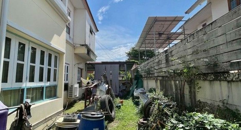 For sale 4 bedrooms house in Mueang Samut Prakan, Samut Prakan