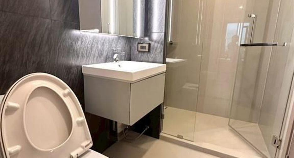 For sale 2 bedrooms condo in Phaya Thai, Bangkok