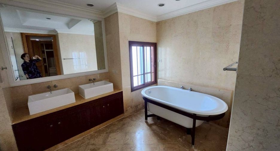 ให้เช่า และ ขาย 4 ห้องนอน บ้านเดี่ยว ใน วัฒนา, กรุงเทพฯ