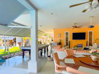 For rent 8 bedrooms villa in Bang Lamung, Chonburi