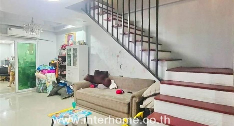 For sale 3 ベッドルーム townhouse in Phasi Charoen, Bangkok