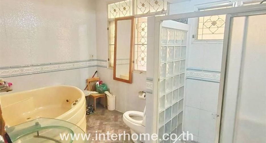 For sale 3 ベッドルーム townhouse in Phasi Charoen, Bangkok