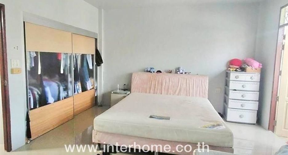For sale 3 ベッドルーム townhouse in Phasi Charoen, Bangkok