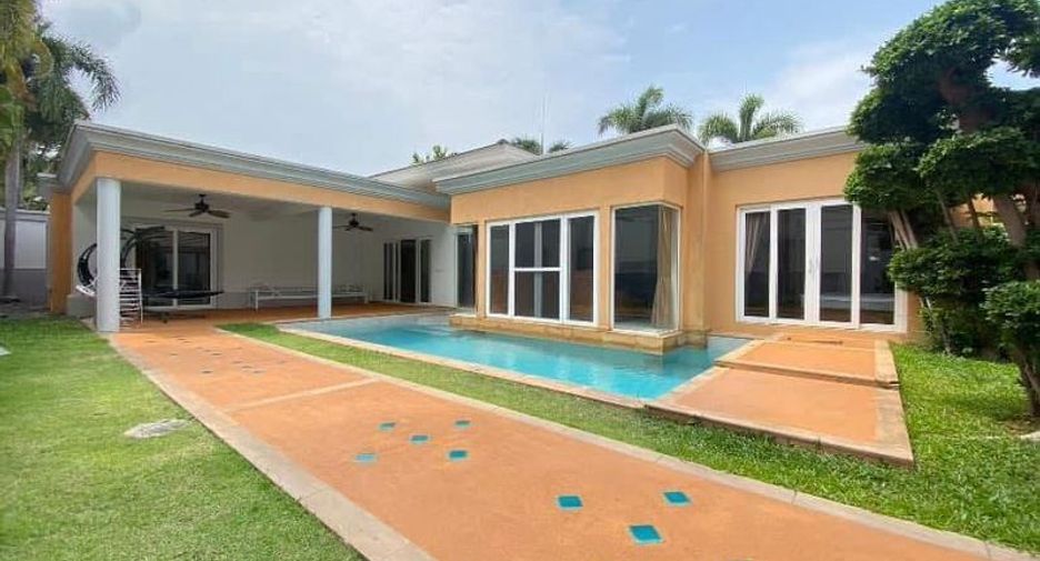 For rent 3 bedrooms villa in Bang Lamung, Chonburi