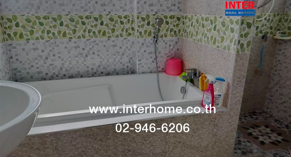 For sale 5 bedrooms house in Khlong Luang, Pathum Thani