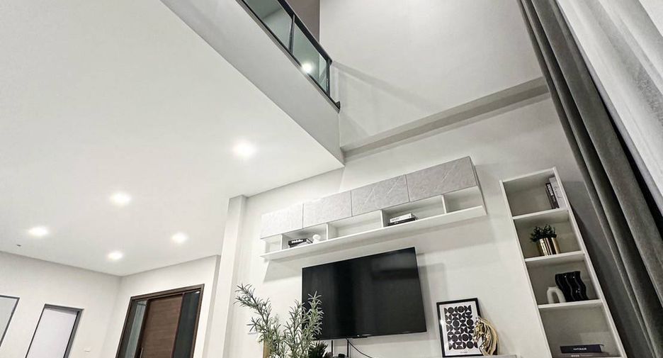 For rent and for sale 4 bedrooms house in Bang Phli, Samut Prakan