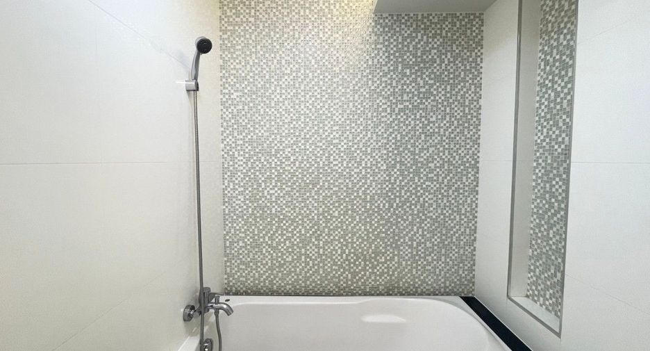 For rent and for sale 3 bedrooms condo in Watthana, Bangkok