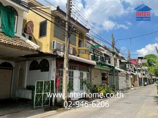 For sale 3 bedrooms townhouse in Huai Khwang, Bangkok