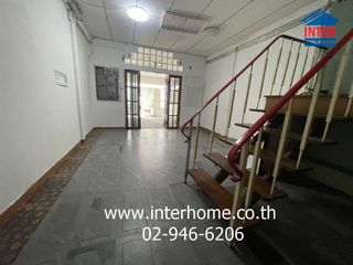 For sale 3 bedrooms townhouse in Huai Khwang, Bangkok