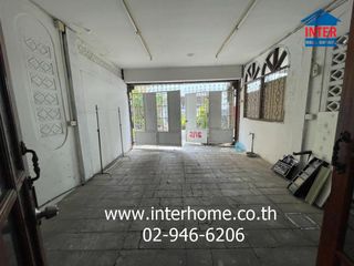 For sale 3 bedrooms townhouse in Huai Khwang, Bangkok