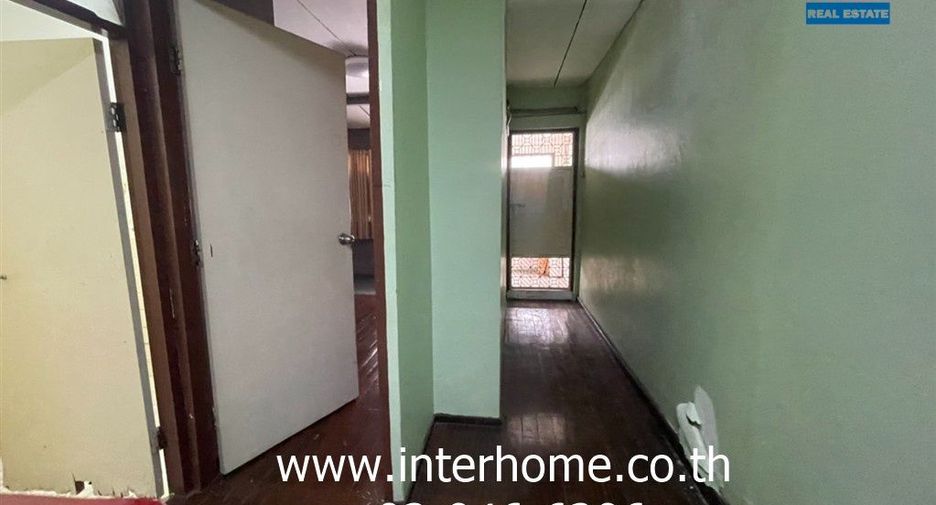 For sale 3 bedrooms townhouse in Huai Khwang, Bangkok