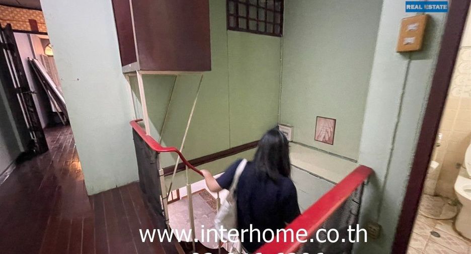 For sale 3 bedrooms townhouse in Huai Khwang, Bangkok