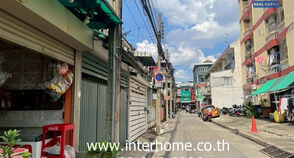 For sale 3 bedrooms townhouse in Huai Khwang, Bangkok