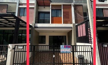 For sale 3 bedrooms townhouse in Bang Khae, Bangkok