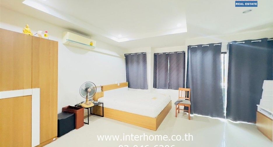 For sale 3 bedrooms townhouse in Bang Khae, Bangkok