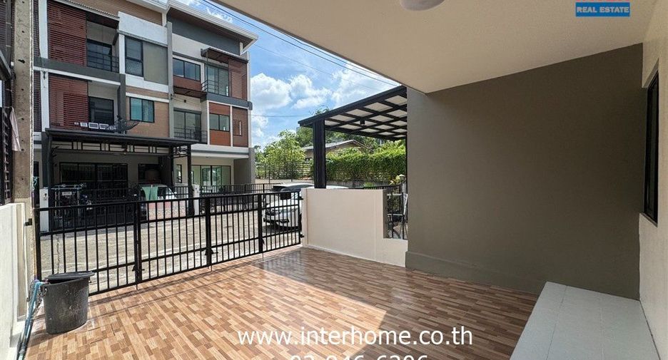 For sale 3 bedrooms townhouse in Bang Khae, Bangkok