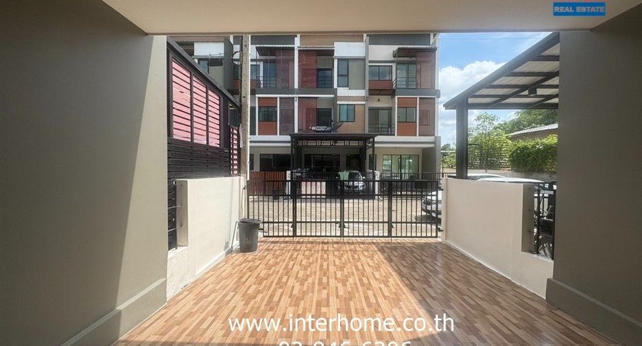 For sale 3 bedrooms townhouse in Bang Khae, Bangkok