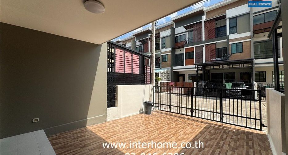 For sale 3 bedrooms townhouse in Bang Khae, Bangkok