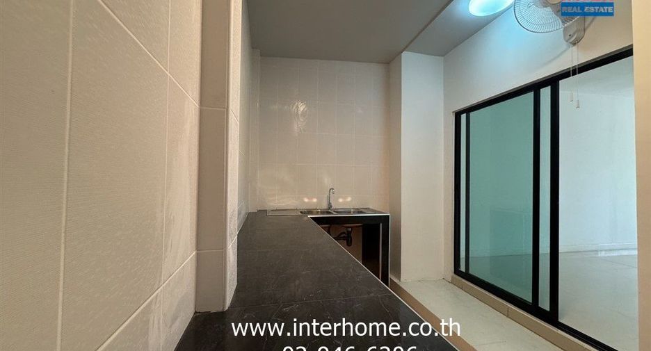 For sale 3 bedrooms townhouse in Bang Khae, Bangkok