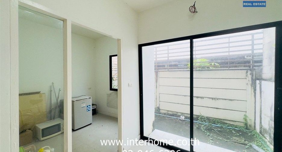 For sale 3 bedrooms townhouse in Bang Khae, Bangkok