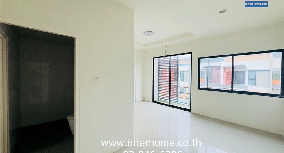 For sale 3 bedrooms townhouse in Bang Khae, Bangkok