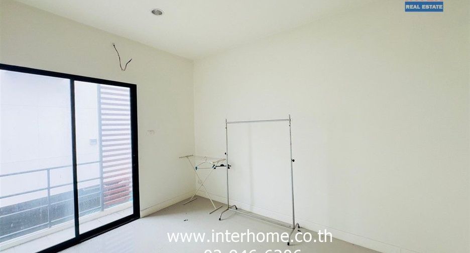 For sale 3 bedrooms townhouse in Bang Khae, Bangkok