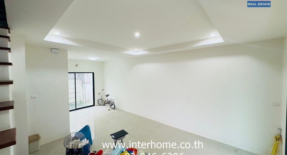 For sale 3 bedrooms townhouse in Bang Khae, Bangkok