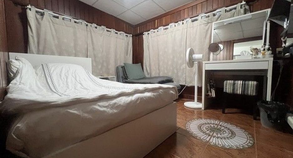 For sale 4 bedrooms house in Bang Na, Bangkok