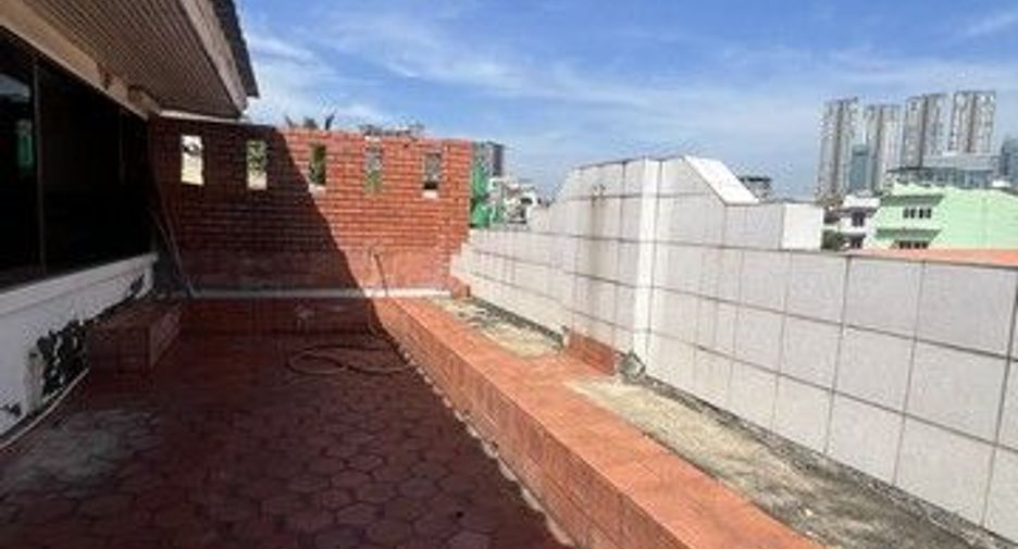For sale 4 bedrooms house in Bang Na, Bangkok