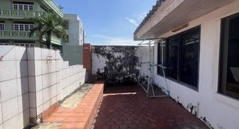 For sale 4 bedrooms house in Bang Na, Bangkok