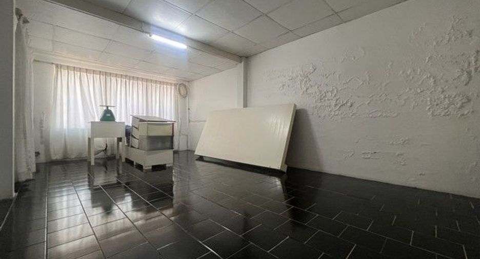 For sale 4 bedrooms house in Bang Na, Bangkok