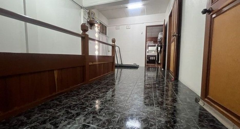 For sale 4 bedrooms house in Bang Na, Bangkok