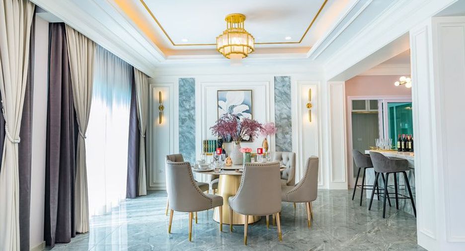 Casa en venta de 5 habitaciones en Bang Lamung, Chonburi
