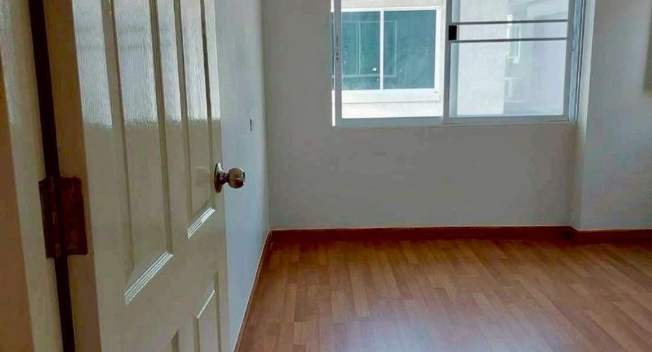 For sale 3 bedrooms house in Si Racha, Chonburi