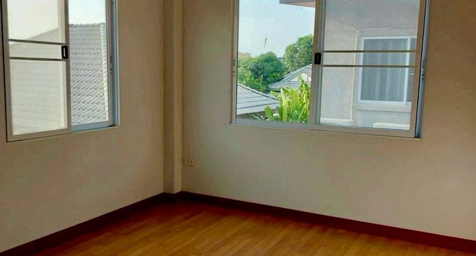 For sale 3 bedrooms house in Si Racha, Chonburi