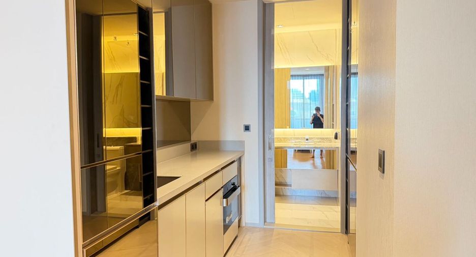 For rent そして for sale 4 ベッドルーム condo in Sathon, Bangkok