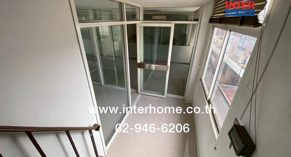For sale retail Space in Bangkok Noi, Bangkok