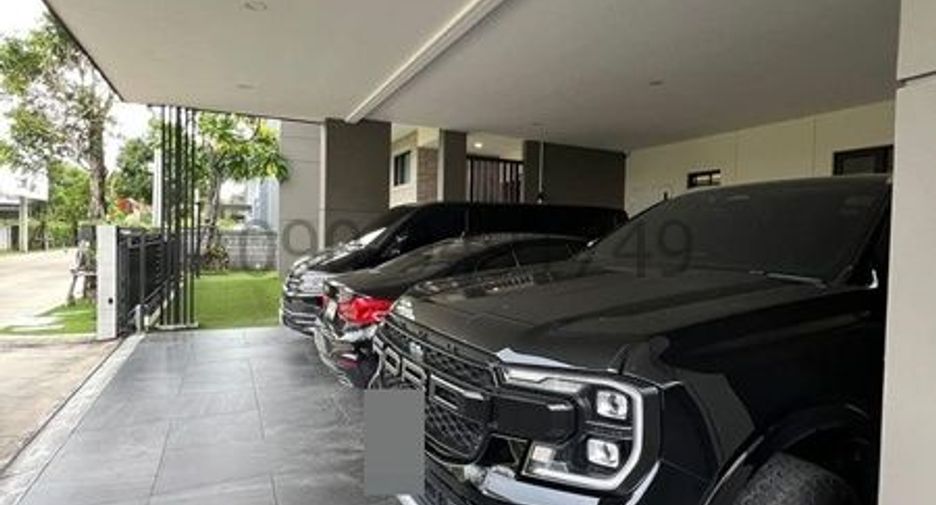 For rent 5 bedrooms house in Mueang Nonthaburi, Nonthaburi