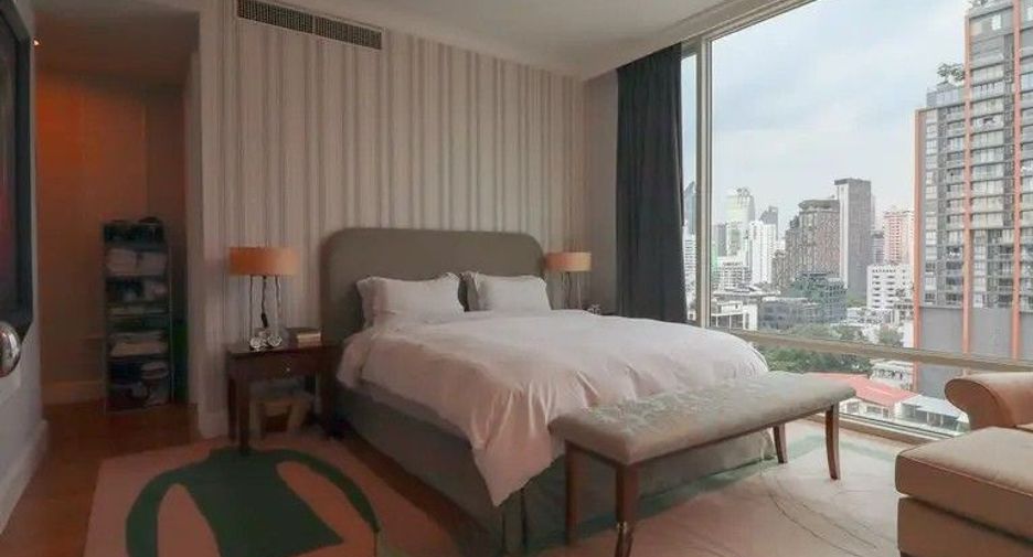 For sale 3 bedrooms condo in Watthana, Bangkok
