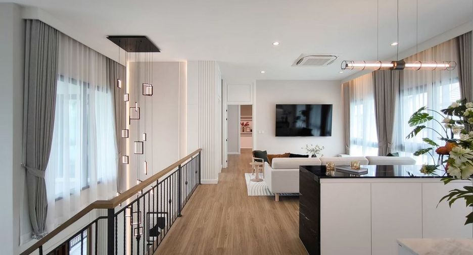 For sale 4 bedrooms villa in Bang Lamung, Chonburi