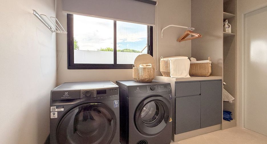 For sale 4 bedrooms villa in Bang Lamung, Chonburi