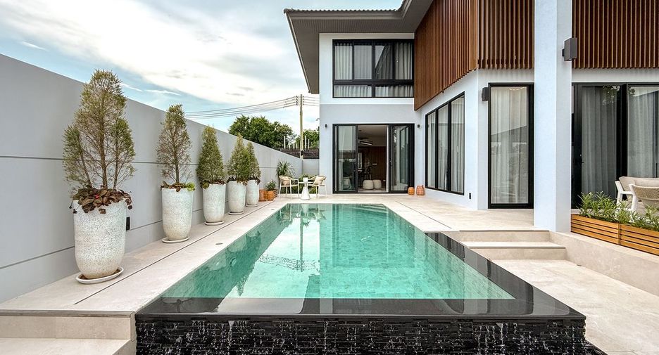 For sale 4 bedrooms villa in Bang Lamung, Chonburi