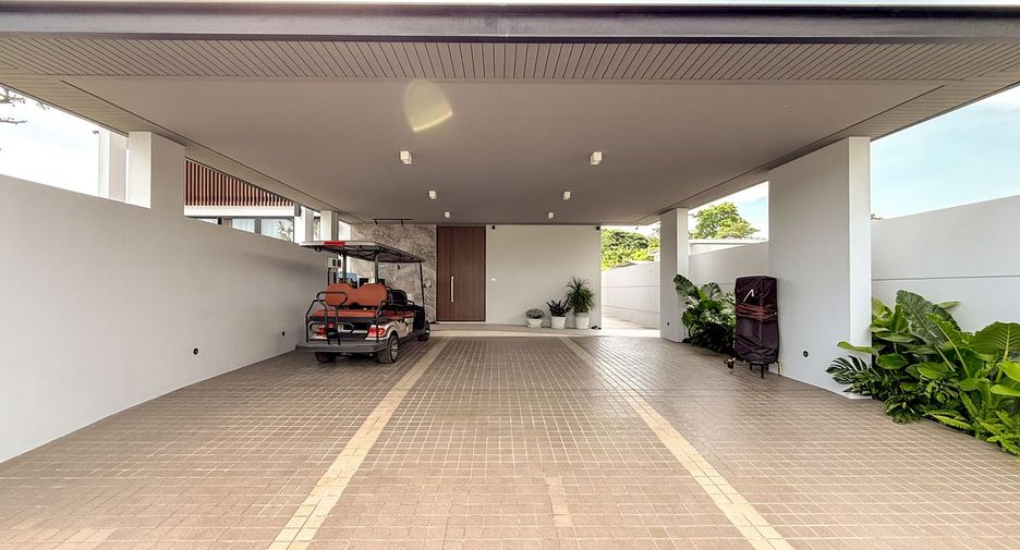 For sale 4 bedrooms villa in Bang Lamung, Chonburi
