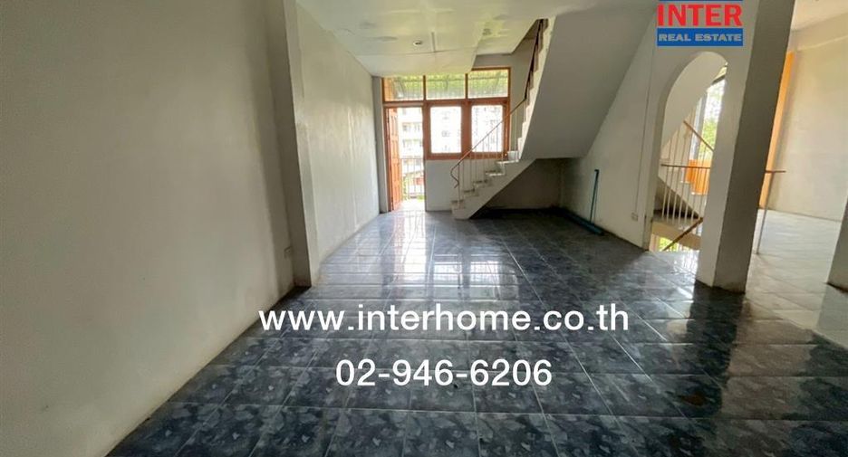For sale 8 bedrooms retail Space in Sai Mai, Bangkok