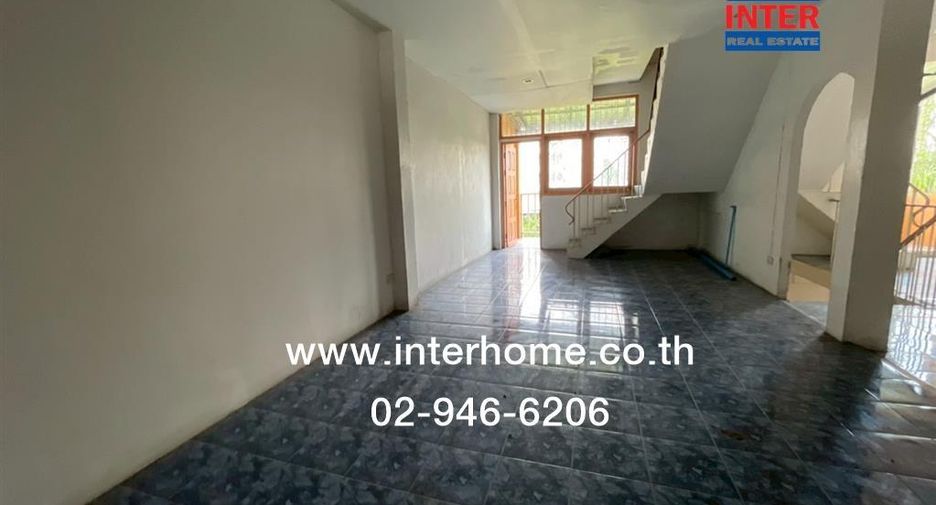 For sale 8 bedrooms retail Space in Sai Mai, Bangkok